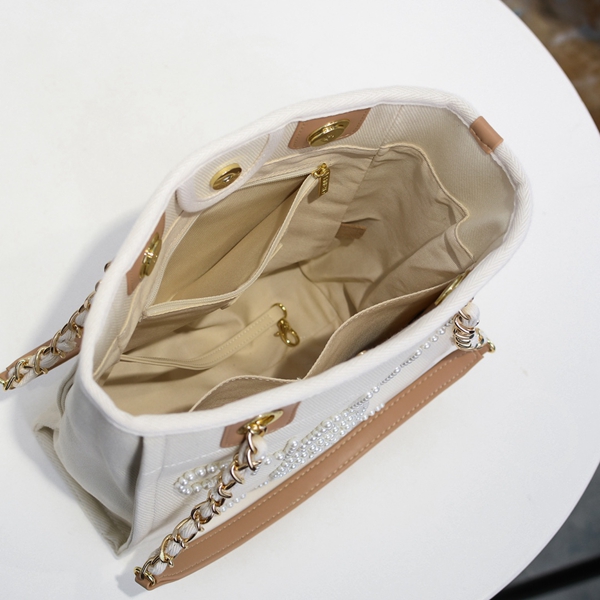 シャネルバッグ着用イメージ